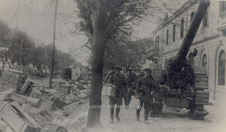 Udine durante l'invasione. Viale Venezia il 2 Novembre 1917.jpg